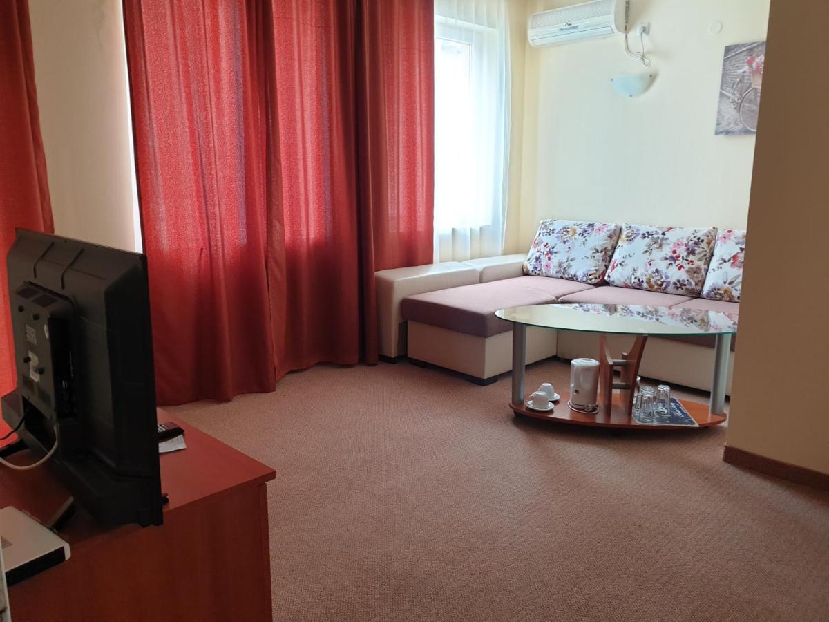 Family Hotel Diana Pomorie Exterior photo