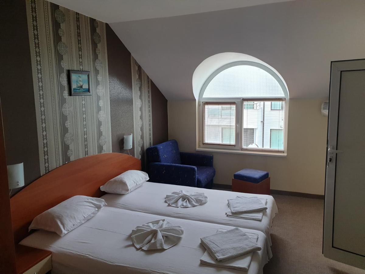 Family Hotel Diana Pomorie Exterior photo