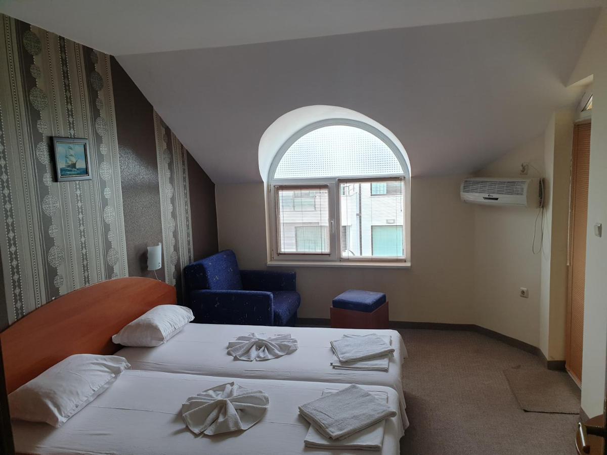 Family Hotel Diana Pomorie Exterior photo