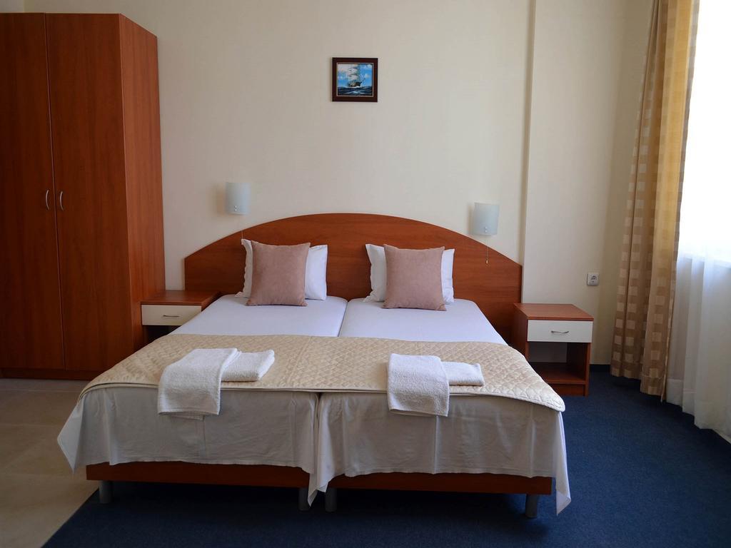 Family Hotel Diana Pomorie Exterior photo