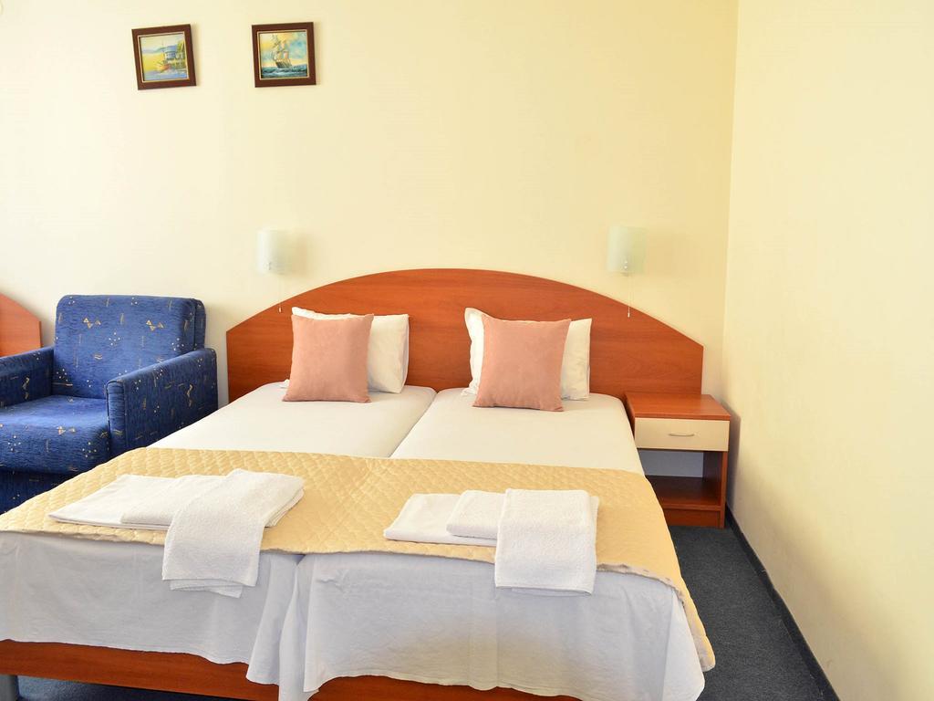 Family Hotel Diana Pomorie Exterior photo