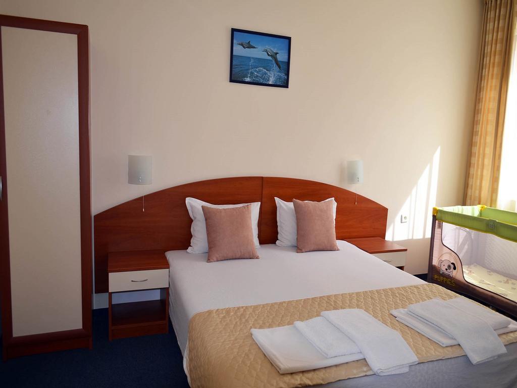 Family Hotel Diana Pomorie Exterior photo